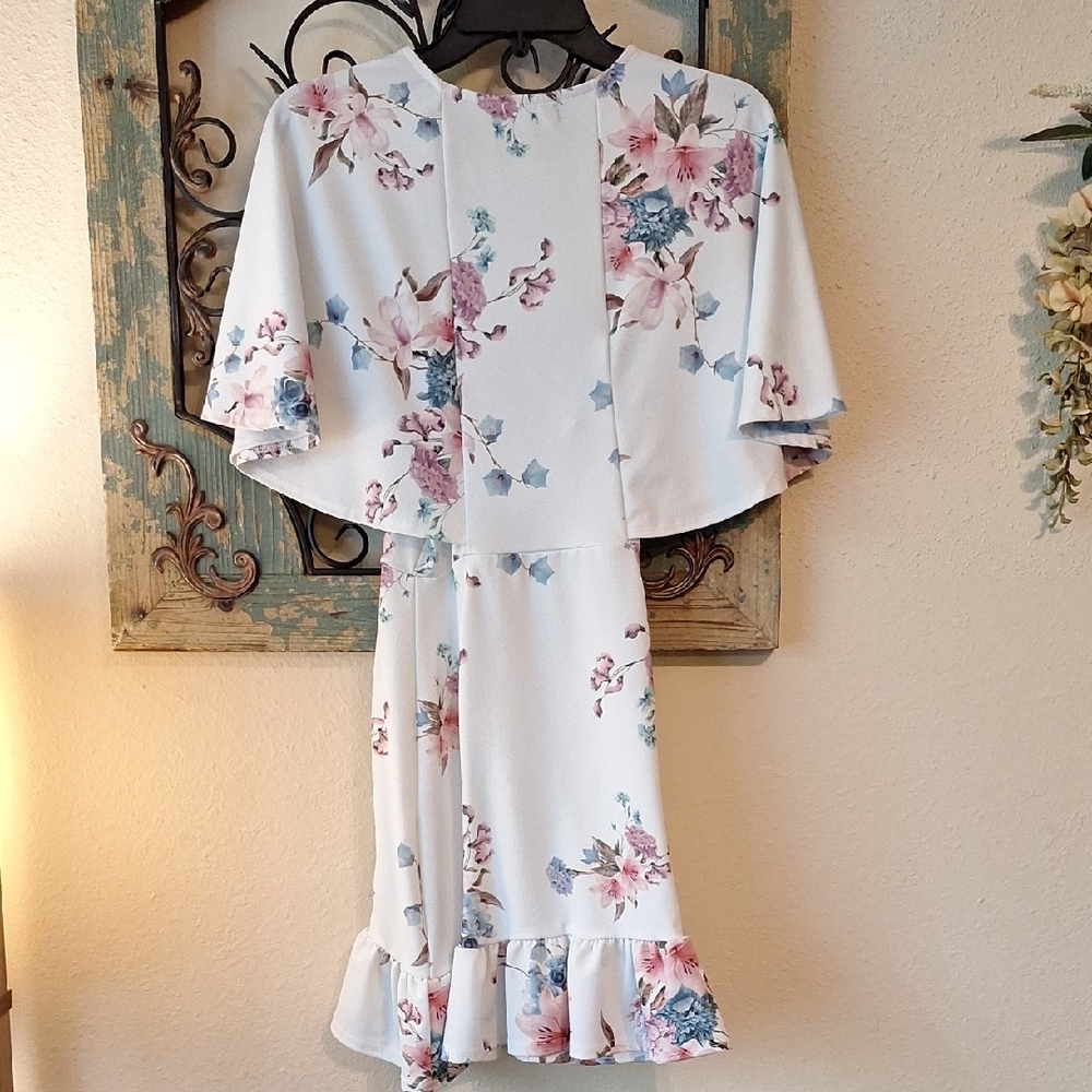 Wht/Pink Flutter Sleeve Mini Dress. Size 2 - Picture 7 of 8